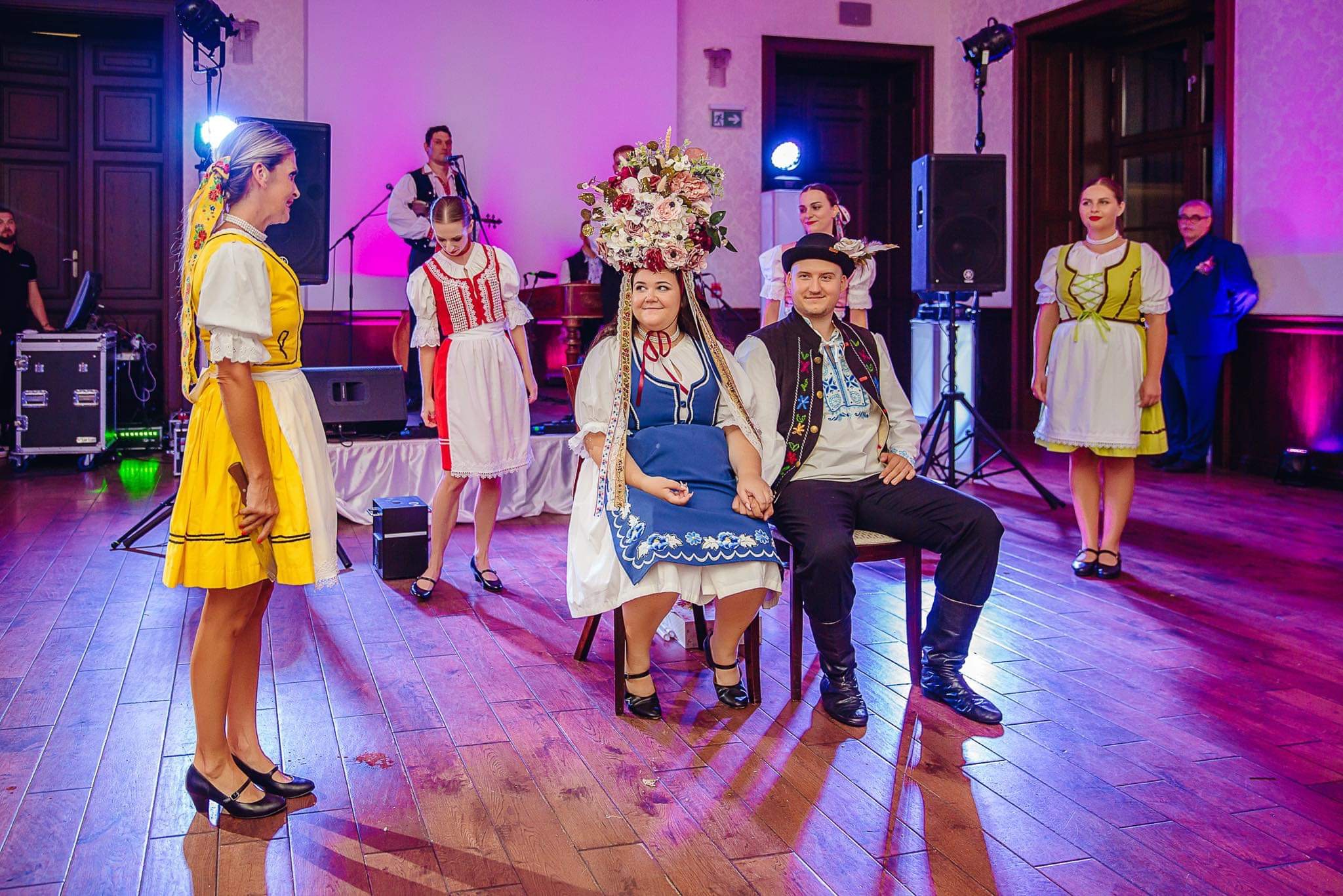 Výber ľudových krojov